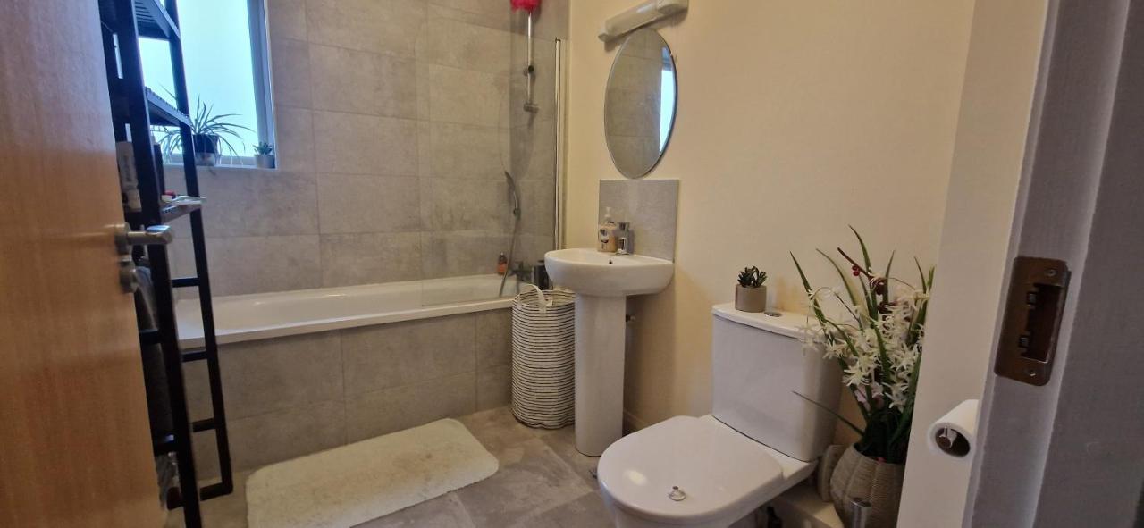 Miller'S Guest Room With Shared Bathroom Суордс Екстериор снимка