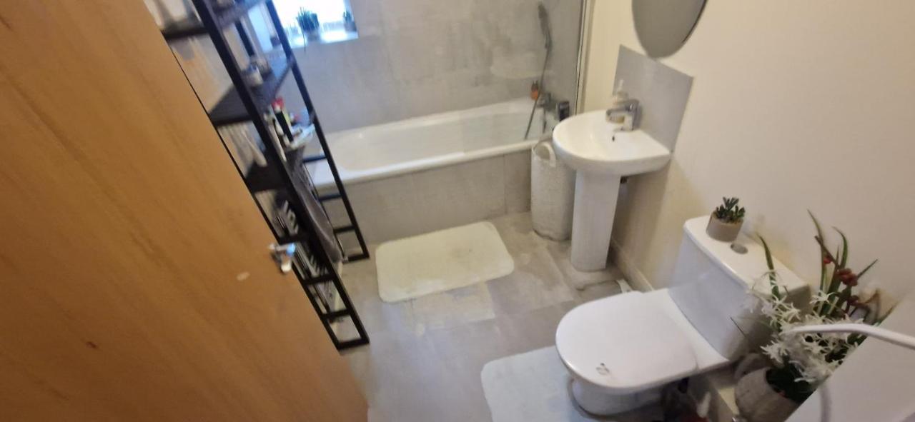 Miller'S Guest Room With Shared Bathroom Суордс Екстериор снимка